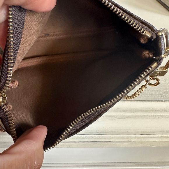 Louis Vuitton Mini Pochette - Picture 12 of 13